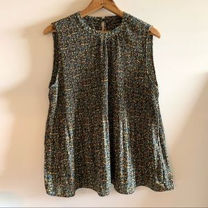 Adrianna Papell Woven Seamless Pleated Sleeveless Blouse in Ditsy Garden Print